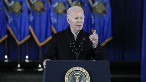 바이든, 2024 국방수권법 서명…주한미군 2만8500명 유지