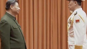 中 해군사령관에 잠수함 전문가 임명… 남중국해 분쟁 겨냥 
