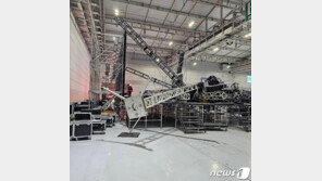 송가인 콘서트 무대 설치 중 기둥 무너져…작업자 4명 부상 