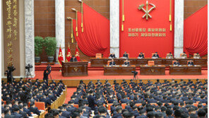 북한 김정은 “모든 학생에 질 좋은 교복 공급”…전원회의 3일 차 진행