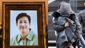 애 안고 출석한 ‘이선균 협박녀’ 동호회 남성들에게 “임신했다” 양육비 갈취