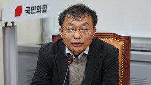 與 “민경우, 책임 지고 자진사퇴…‘내로남불’ 민주당과 달라”