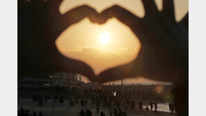 ‘새해 새소망’…해운대 3만명 등 전국 해맞이 명소 ‘북적’