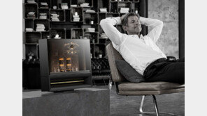 “진공관이 다 보이네” 투명 OLED 탑재한 ‘듀크박스’ 