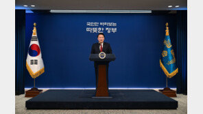 尹, 기자들 만나 “올해는 김치찌개 같이 먹는 시간 갖겠다”