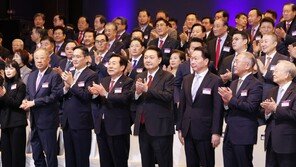 尹대통령, 경제계 신년회 참석…“‘원팀 코리아’로 힘차게 뛰자”