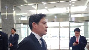 정용진 “새해 복 많이 받으세요”…차기 상의회장 질문엔 묵묵부답