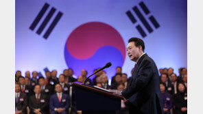 윤 대통령 “새해도 경제계·정부 ‘원팀 코리아’ 힘차게 뛰자”