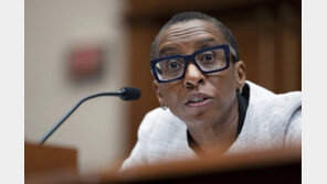 ‘반유대-표절 논란’ 하버드대 첫 흑인 총장 결국 사임