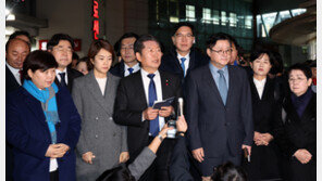 정청래 “가짜 칼로 피 연출?…피습 가짜뉴스는 2차 테러”