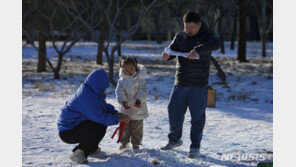中 2100년 인구 5억명 ‘위기’…정부 ‘가부장 정책’ 그대로