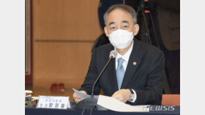 경찰, ‘구축함 입찰 의혹’ 文정부 방사청장 압수수색