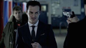 英 ‘비매너 관객’ 문제 심각…‘셜록’ 배우 연극 중단하기도