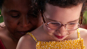 성장통 아름답게 풀어낸 ‘클레오의 세계’… 이란의 억압적 현실 까발린 ‘노 베어스’ 