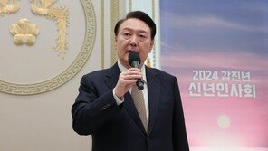 尹 “테러는 자유민주주의 적… 李대표 쾌유 기원”