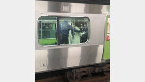 日 도쿄 지하철서 20대 여성 칼부림…4명 부상