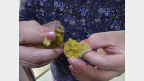 “입에 넣었다가 에퉤퉤”…유명업체 닭똥집 튀김서 나온 누런 이물질