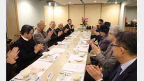 역대 문체부 장관 10명 한 자리…유인촌 “고견, 정책에 반영할 것”