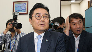 문재인·한동훈, DJ 100주년 기념식서 첫 만남…‘피습’ 이재명 불참