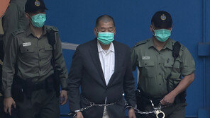 홍콩 반중 빈과일보 사주 “검찰 측 핵심증인 중국서 고문당해”