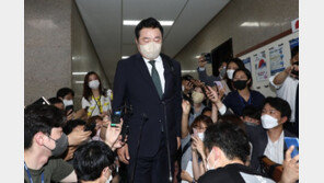 ‘이준석 정무실장’ 김철근 탈당…“전면적 세대교체에 몸 던져”