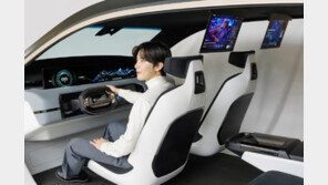 360도 접고, 화질 한계 넘은 OLED… 삼성-LG ‘초격차’ 패널 선보여 