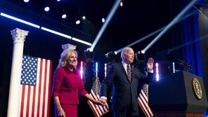 바이든-트럼프, ‘1·6 의사당 난입’ 3주년 맞아 서로 “민주주의 위협” 비난