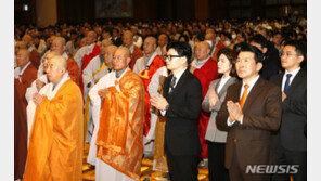 한동훈, 천태종 총본산 구인사 방문…불심 잡기