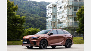 렉서스 SUV, 좁은 공간도 10초 만에 자동 주차