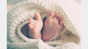 98만원에 산 신생아 300만원에 되판 20대 브로커, 징역 3년 구형