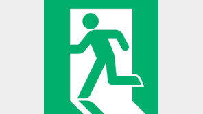 비상구 안내 여성 그림 등장, 바지남 독점 52년만에 ‘치마녀’ 함께 표시