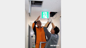 비상구 표지판에 여성 그림 추가?…소방·행안 “검토한 적 없어”