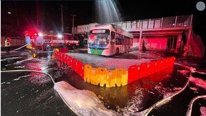 충전 중이던 전기버스서 화재…8시간 만에 진화