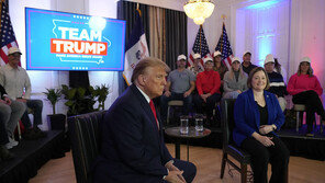 “트럼프 낙선땐 가만 있지 않을 것” vs “트럼프는 허상”…아이오와 삼킨 정치 양극화