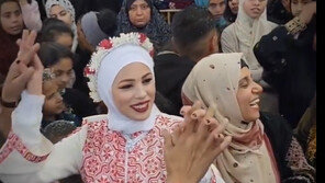 가자지구 남부로 피란중 결혼식… “삶은 계속되어야”[사람, 세계]