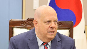 ‘한국 사위’ 래리 호건, 헤일리 지지 선언…무소속 출마 일축