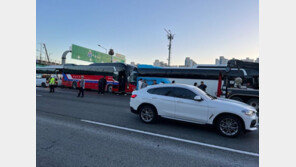 경부고속도로서 버스 5중 추돌… 30여 명 다쳐