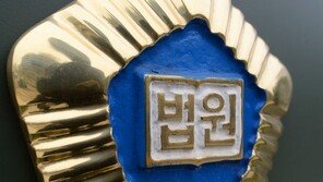 주차 시비 붙자…야구배트로 이웃집 14가구 현관문 ‘쾅쾅’