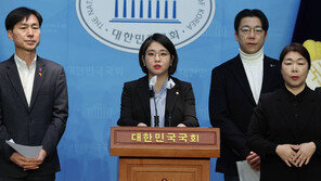 용혜인, 민주당에 ‘비례연합정당’ 제안…‘민주 위성정당’ 논란