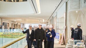 “이게 고객 삶에 스며드는…” 정용진, 스타필드 수원서 새해 첫 현장경영