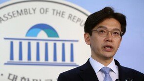 “현근택-정봉주 배제해야”…민주, ‘성비위 공천’ 논란에 내홍