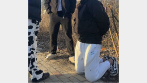 경비원 폭행한 10대 무릎 꿇린 유튜버…사적제재 논란