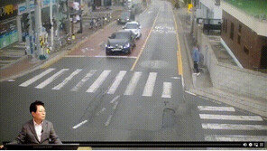 보행자 있는데 ‘쌩’…불법 우회전 차 발로 찼다가 ‘벌금형’