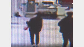 ‘나 잡아봐라’며 한밤중 주차장서 소화기 뿌려댄 촉법소년…차량 30여대 피해