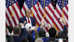 트럼프 승리 연설 끊은 美언론…“반이민적 발언”