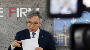 法, ‘후배 성추행 혐의’ 정철승 변호사 국민참여재판 불허