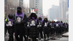 이태원 참사 유가족, 159명 희생자 영정 들고 침묵 행진