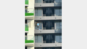 19층서 보호장비 없이 창문 청소 ‘아찔’…고용주, 벌금 1300만원 철퇴