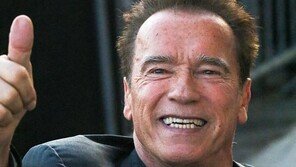 명품 시계 때문에…슈워제네거 3시간 공항 억류, 무슨 일?