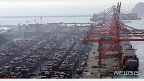 한은 “글로벌 통화 긴축 완화에…올해 IT 중심 수출 확대”